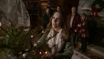 2014_-_The_Tree_That_Saved_Christmas_mkv4859.jpg