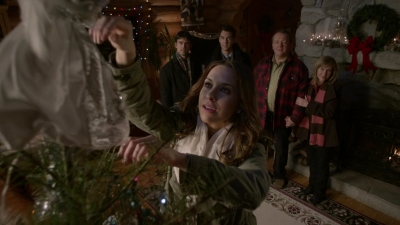 2014_-_The_Tree_That_Saved_Christmas_mkv4860.jpg