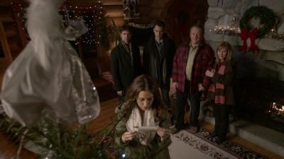 2014_-_The_Tree_That_Saved_Christmas_mkv4884.jpg
