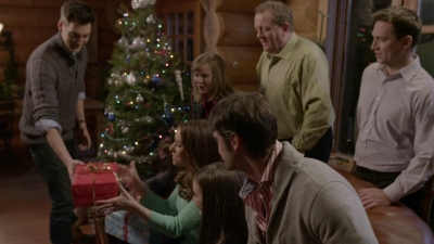 2014_-_The_Tree_That_Saved_Christmas_mkv5115.jpg