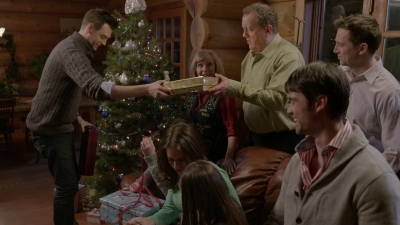 2014_-_The_Tree_That_Saved_Christmas_mkv5118.jpg