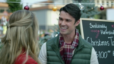 2017_-_Four_Christmases_and_A_Wedding_mp40696.jpg