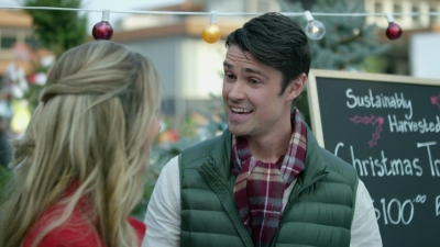 2017_-_Four_Christmases_and_A_Wedding_mp40697.jpg