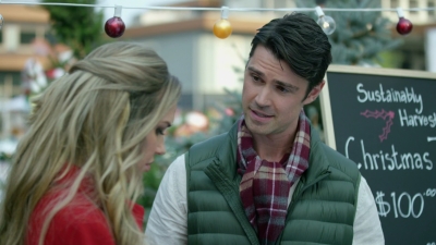 2017_-_Four_Christmases_and_A_Wedding_mp40715.jpg