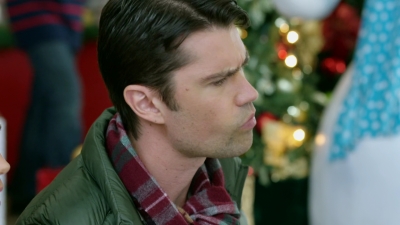 2017_-_Four_Christmases_and_A_Wedding_mp40784.jpg