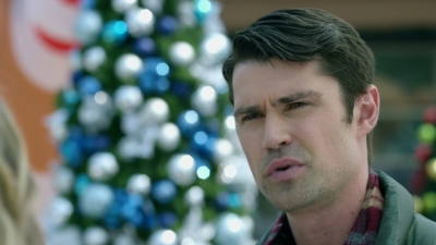 2017_-_Four_Christmases_and_A_Wedding_mp40869.jpg