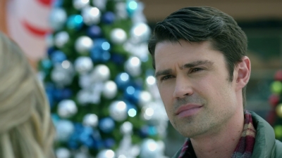 2017_-_Four_Christmases_and_A_Wedding_mp40870.jpg