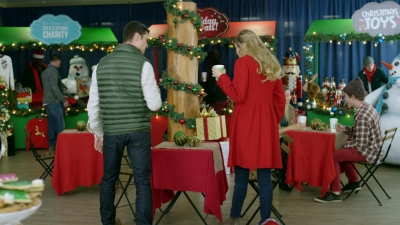 2017_-_Four_Christmases_and_A_Wedding_mp40886.jpg