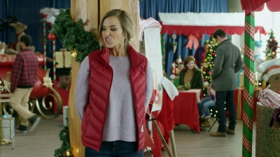 2017_-_Four_Christmases_and_A_Wedding_mp41970.jpg