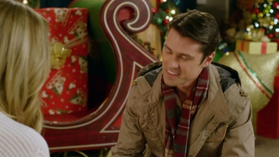 2017_-_Four_Christmases_and_A_Wedding_mp43910.jpg