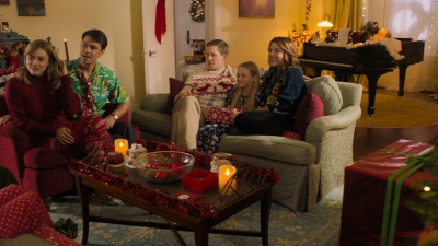 2019_-_Grounded_for_Christmas_mp45091.jpg