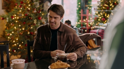 2022_-_Christmas_Plus_One_mp41082.jpg