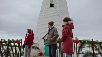 2022_-_Christmas_on_Mistletoe_Lake_mp41550.jpg