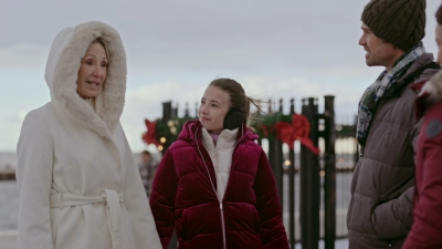 2022_-_Christmas_on_Mistletoe_Lake_mp41563.jpg