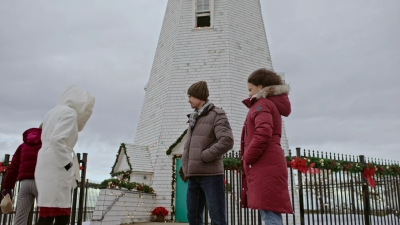 2022_-_Christmas_on_Mistletoe_Lake_mp41585.jpg