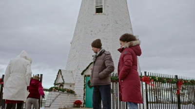 2022_-_Christmas_on_Mistletoe_Lake_mp41586.jpg